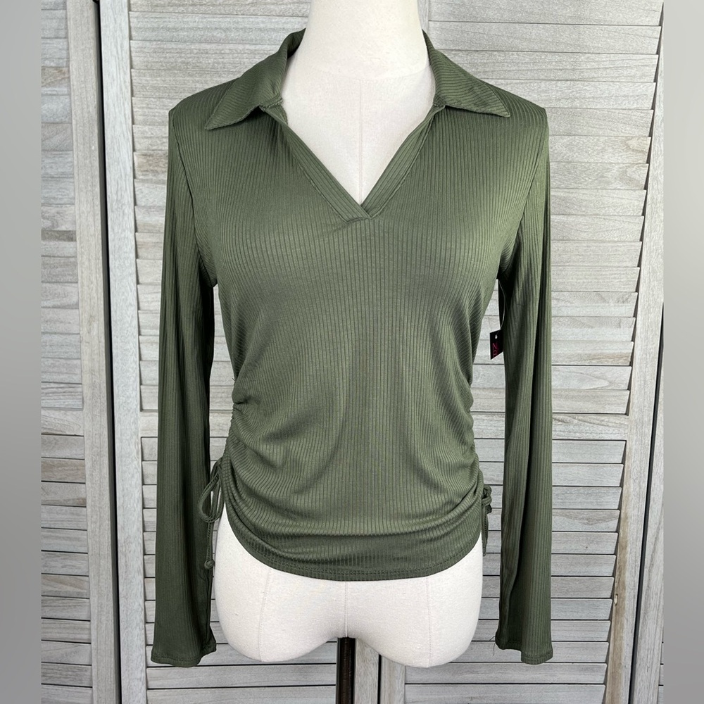 NO BOUNDARIES Stretchy Collared V Neck Long Sleeve Top w Side Ruching Olive-M - Picture 1 of 2